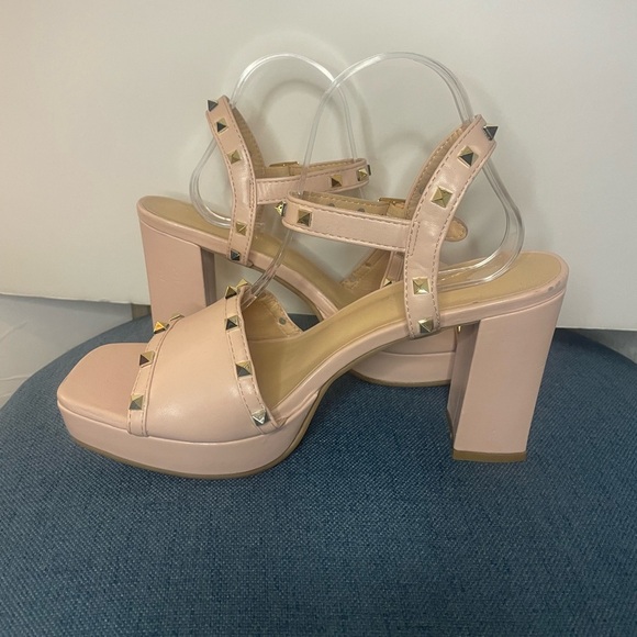 Rampage Light Pink Gold Studded Sandal Heels size 10 - Picture 5 of 15